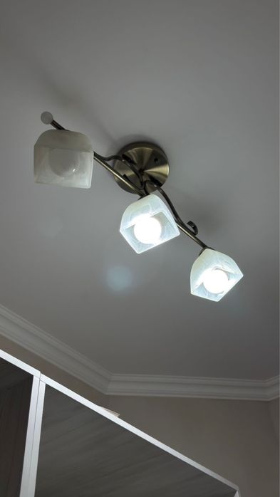 Продаются люстры