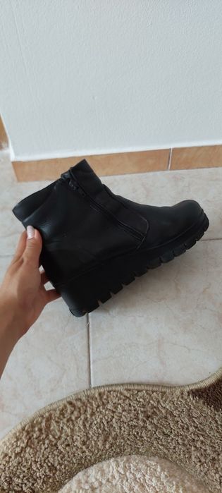 Ghete / Botine de iarnă din piele naturală neagră mărimea 38 (purtate o dată)