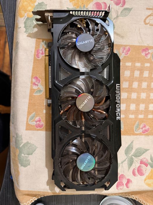 Gigabyte GTX 760 OC 4GB -Conectori video: HDMI, DVI, DisplayPort