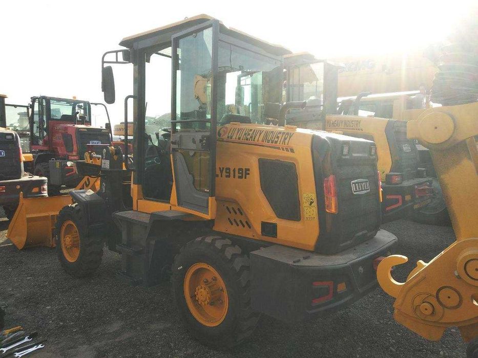Погрузчик Модель: LY919F