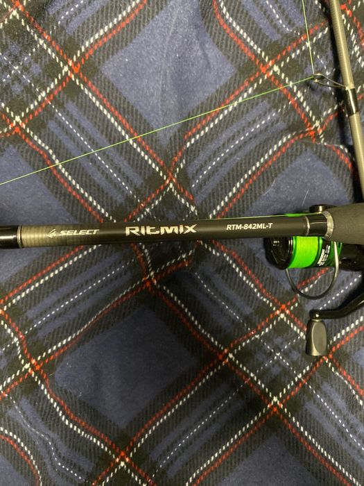 Продавам спининг въдица select