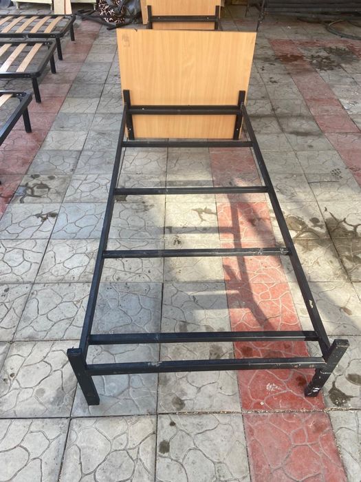 срочно продаю мебель кровать