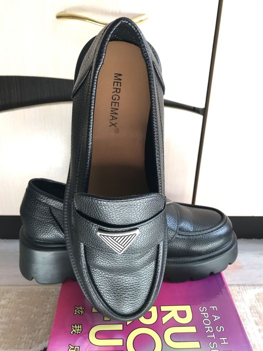 Продам лоферы 38 размер