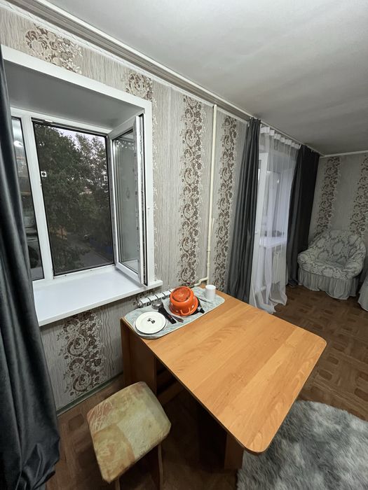 Продам полуторку назарбаева 84