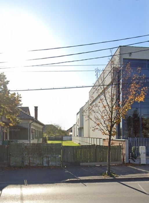 Închiriez  teren 1000mp și casă