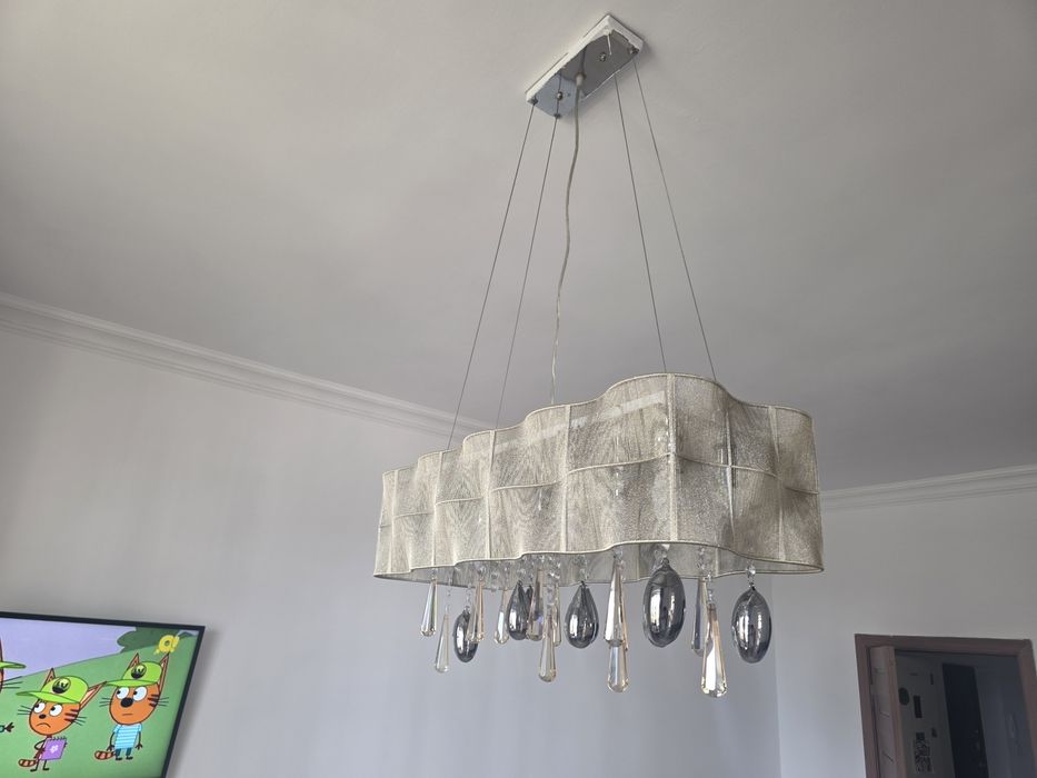 Продам люстру в гостиную