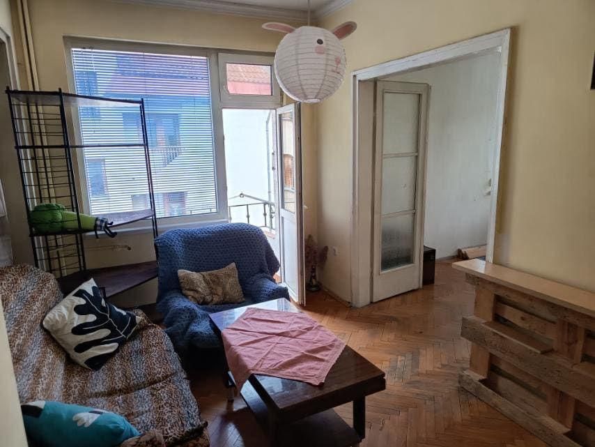 Дава се под наем Тристаен апартамент в София, Център - 65 кв.м за 648.21 € - Снимка #1