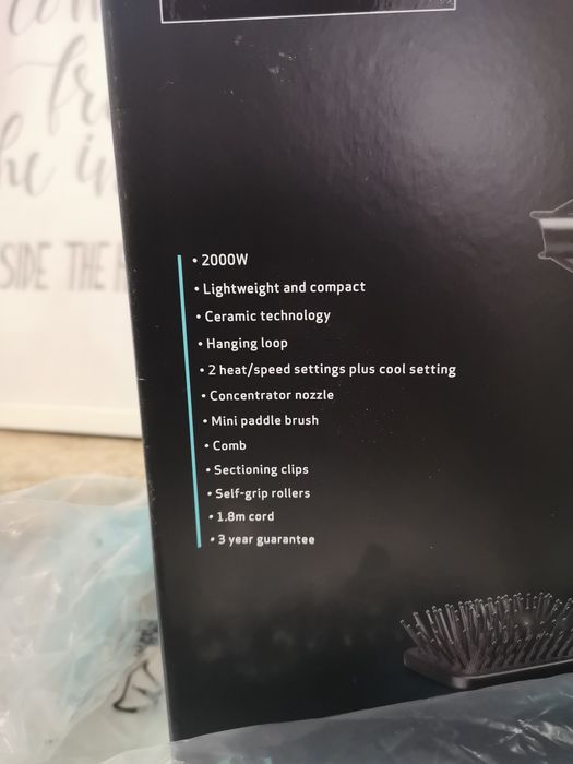 Ултра лек професионален сешоар TRESemme нов