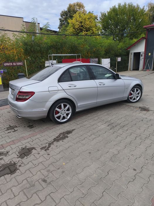De vânzare Mercedes Benz C320 w204 3 L  224 cai automat  din 2007 cu 284000 km reali dețin raport car vertical