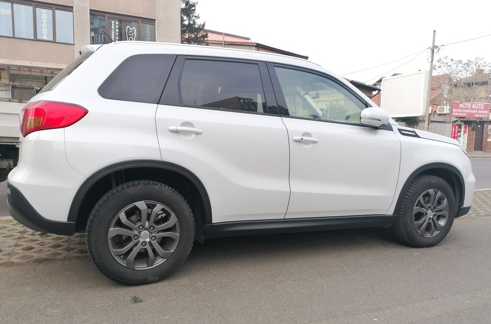 Suzuki Vitara 4x4 automată 1.6 benzină,euro6,carte service.Accept test