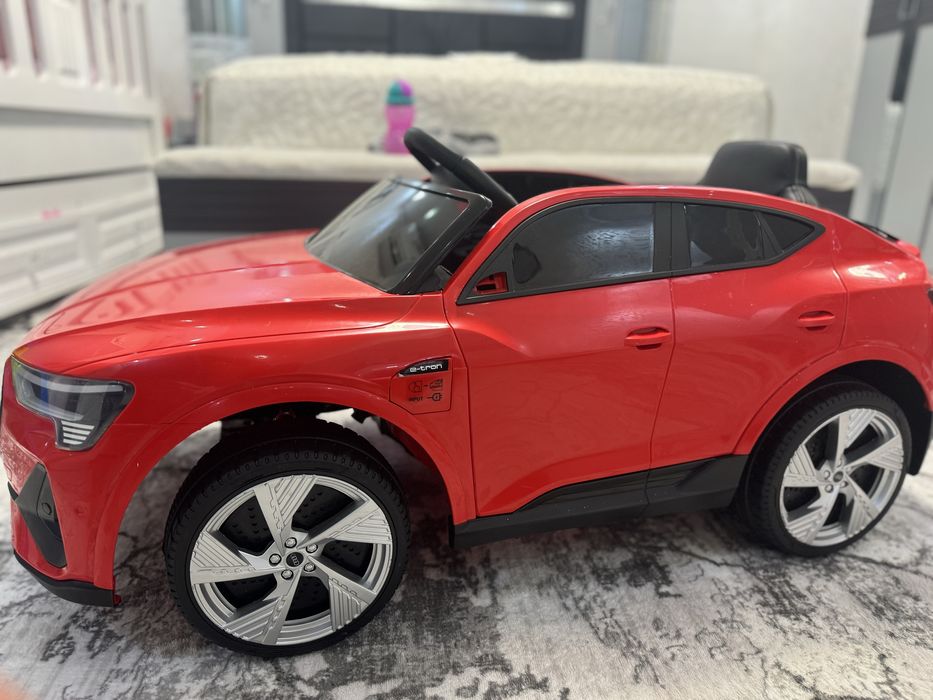 Кола за деца чисто нов