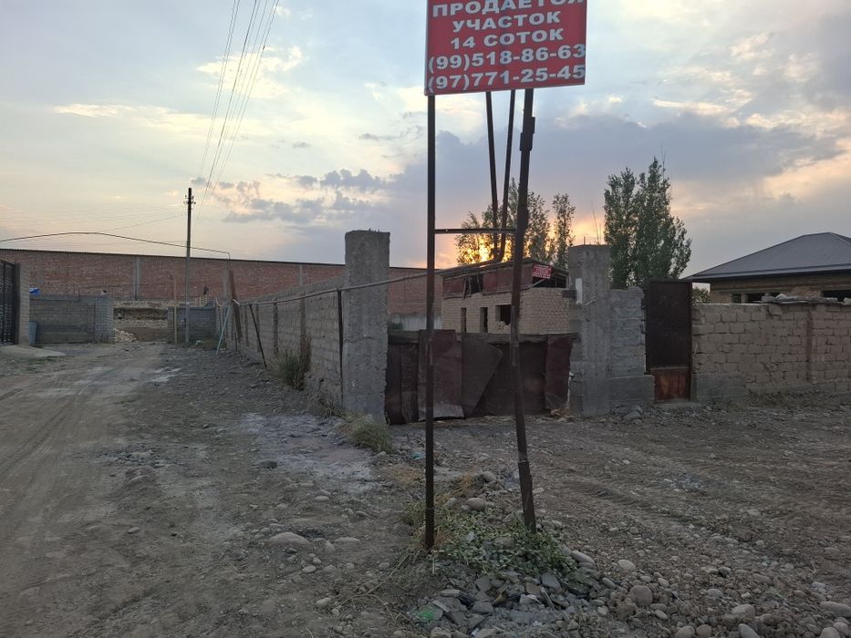 Ер сотаман 14 сотик. Углавойда жойлашган.