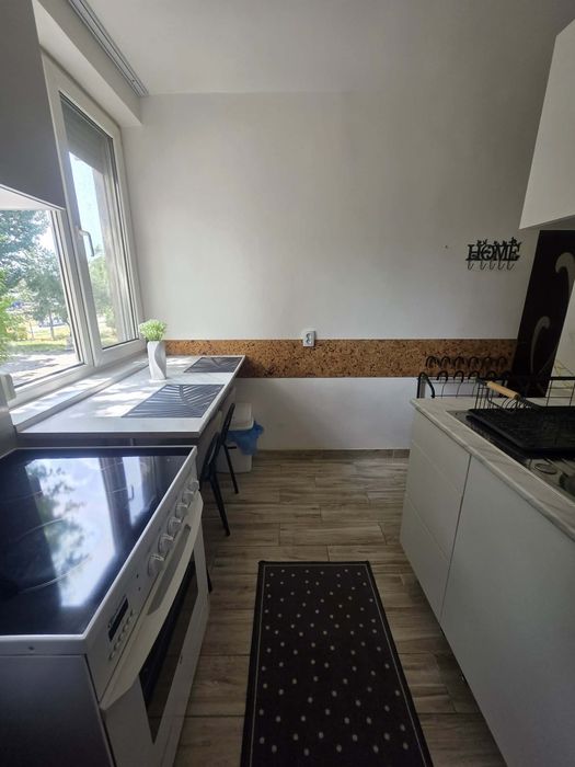 De închiriat apartament cu o camerā