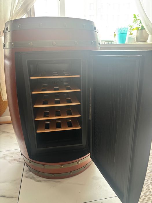 Продам винный холодильник