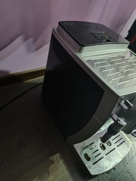 Aparat de cafea DeLonghi magnifica s