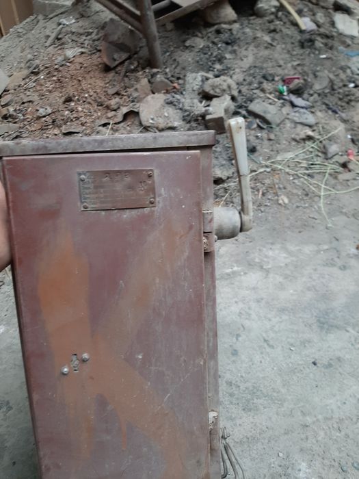 продаётся 3х фазный шит с рубильником.