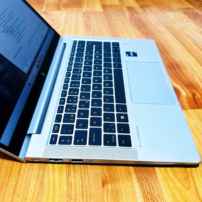 Laptop HP EliteBook IntelCore i5-1245U (12th gen) 12 CPUs, 16GB RAM, UltraSlim, Full HD, Livrare GRATUITA