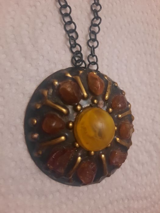 Янтарная подвеска с цепочкой