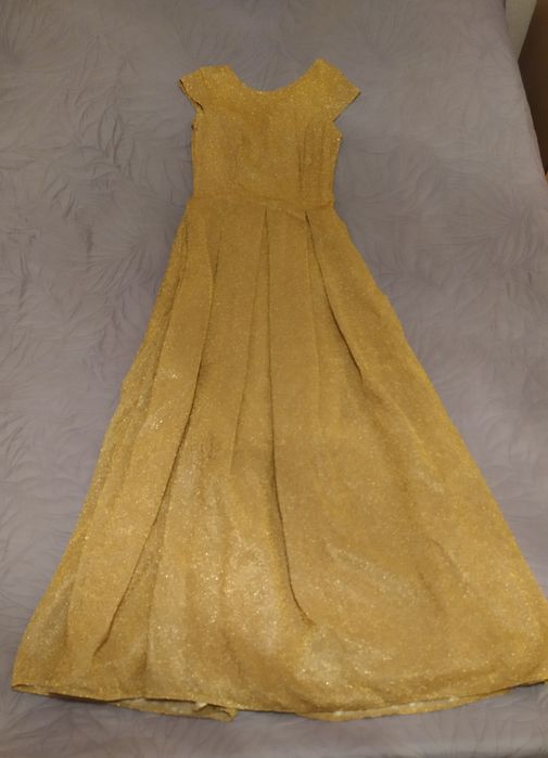 Женские платья разные.