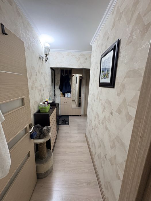 Продам  2 ком 43 кв 8 мкр дом 16 / 37 млн