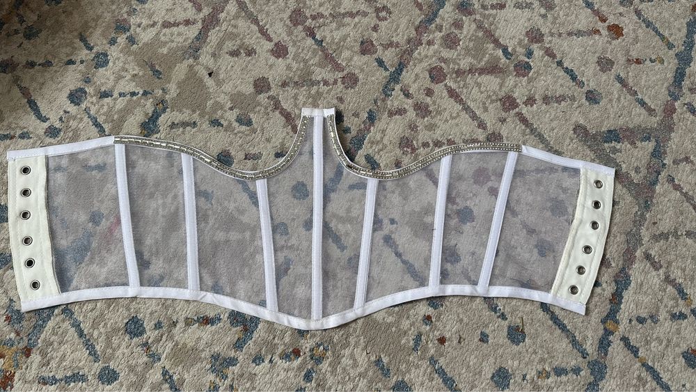Белый корсет в отличном состоянии