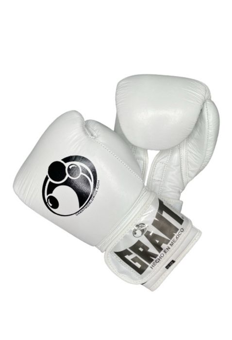 Продаеться боксерские перчатки