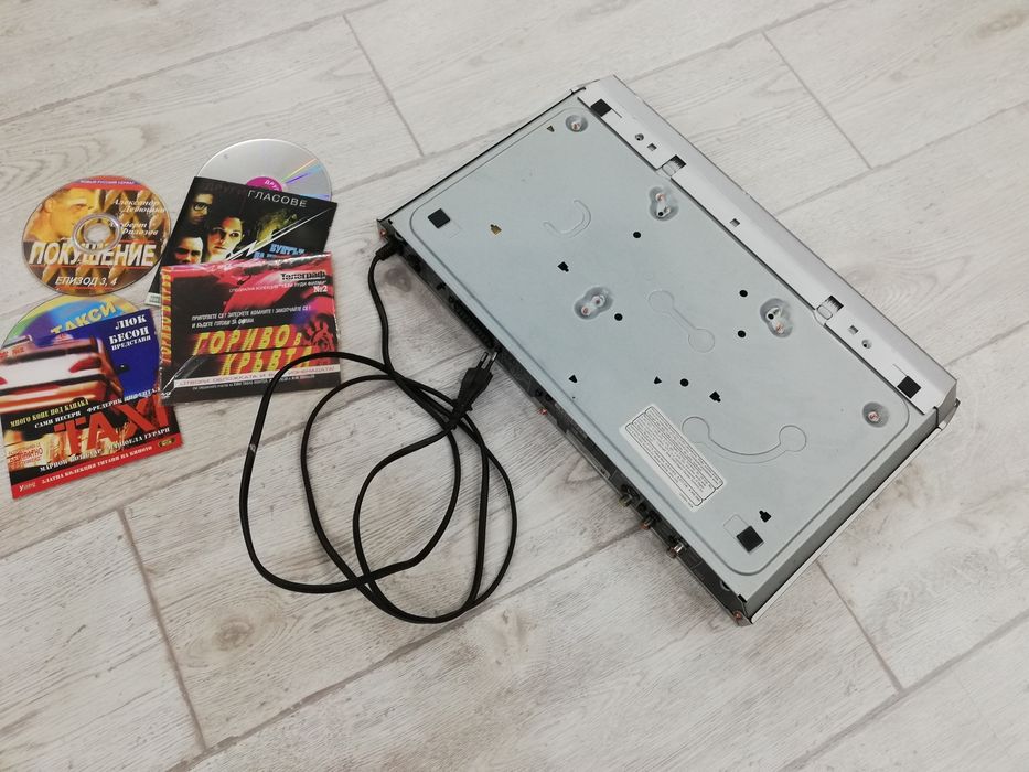 DVD player JVC  + 4 диска