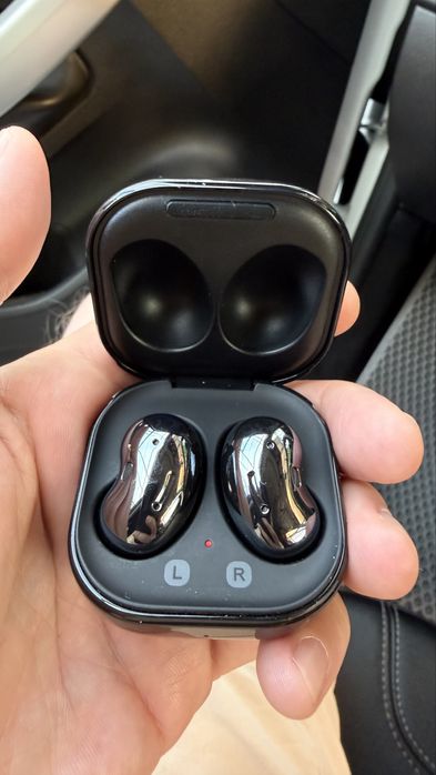 Galaxy buds live