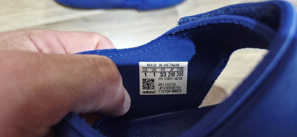 Сандали adidas     .