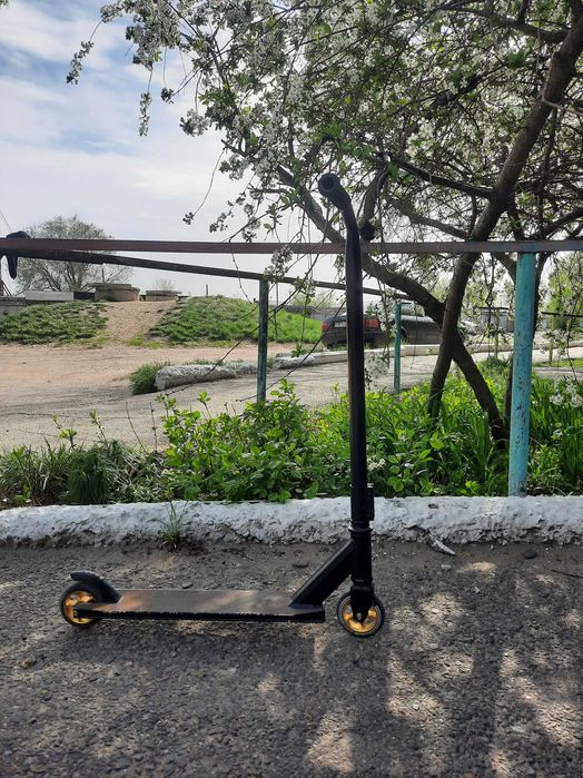 Самокат трюковой