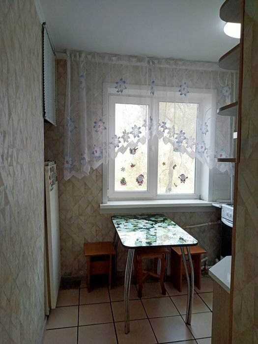 Сдаю- 2-х.ком.кв.на 3мкр.ул.Абая.