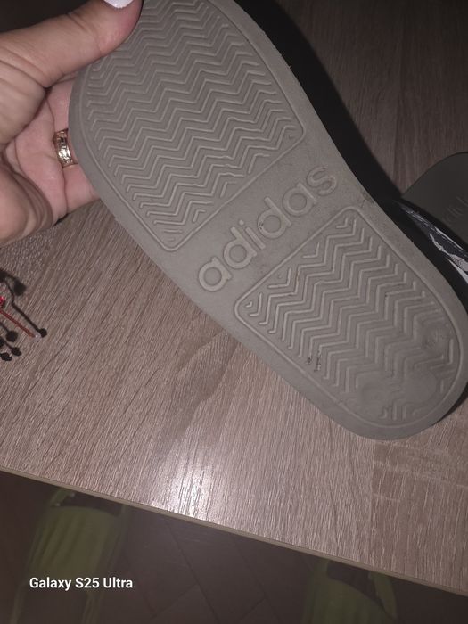 Slapi adidas mărimea 30