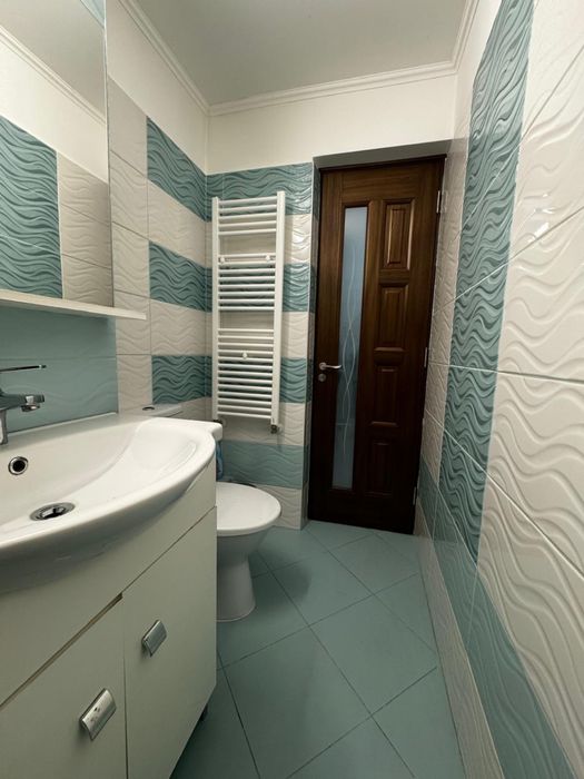 Apartament 3 camere de închiriat