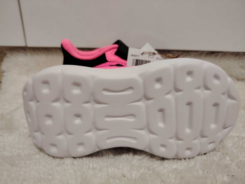 НОВИ Оригинални Adidas детски маратонки за момиче