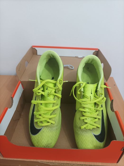 Ghete de fotbal mixte și turnate