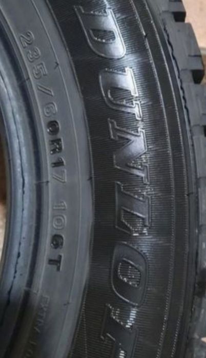 2 шины Dunlop 235 60 R17.