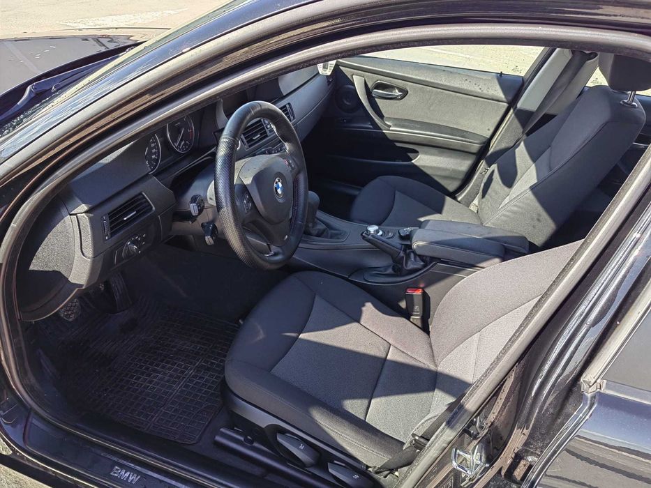 BMW E90 318d (2006) – Navigație Mare CCC | Scaune Încălzite |