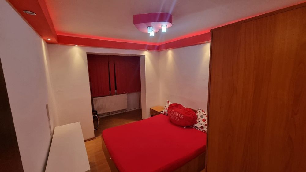 Vând apartament 4 camere – Micro 2, Reșița – Etaj 1