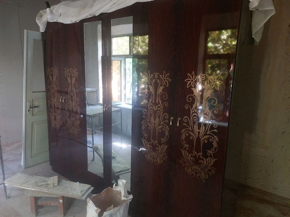 Mebel sotiladi holati juda yaxshi  hamma narsasi birga