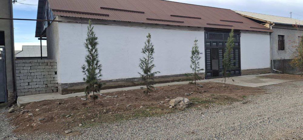 Уй жой срочна сотилади.