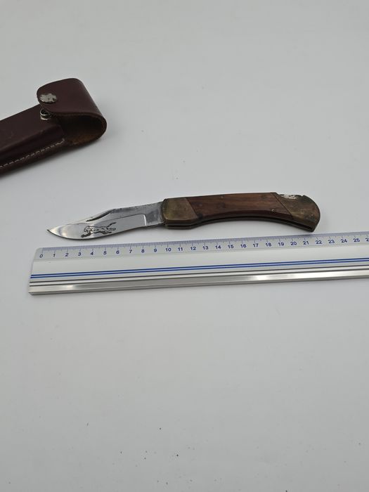 Briceag vechi cu teacă