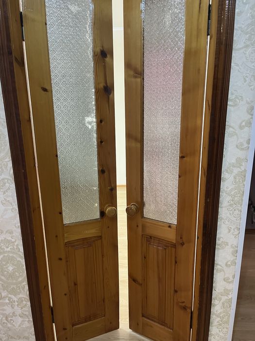 Деревянные двери со стеклом