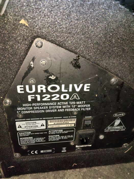 Boxe de vânzare Yamaha DXR15.