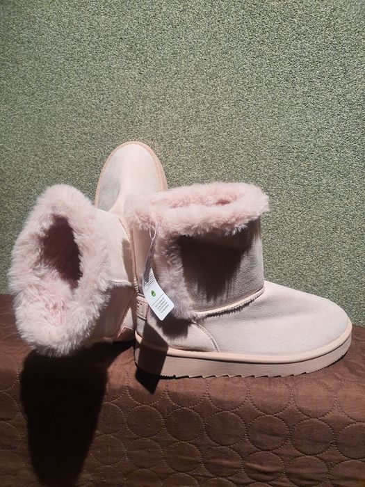 Нови Дамски пантофки/боти