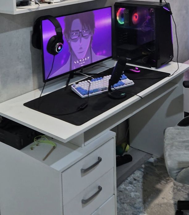 Стол компьютерный