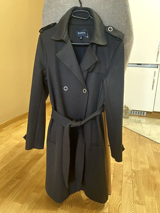 Черен тренчкот Stradivarius