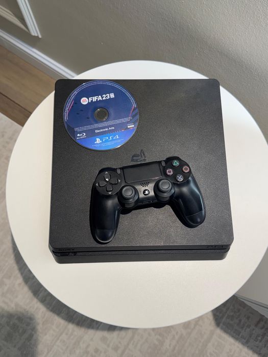 Playstation 4 slim в отличном состоянии