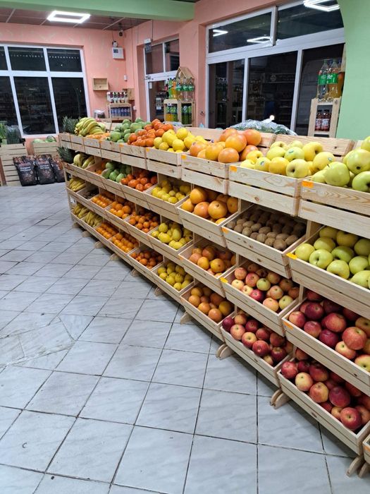 уникални стъпаловидни стелажи за плод и зеленчук