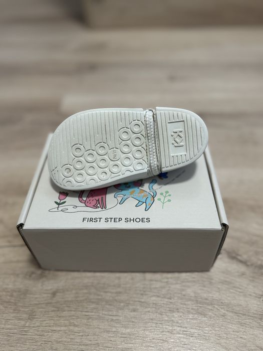 Чисто нови обувки за прохождане Колев и Колев