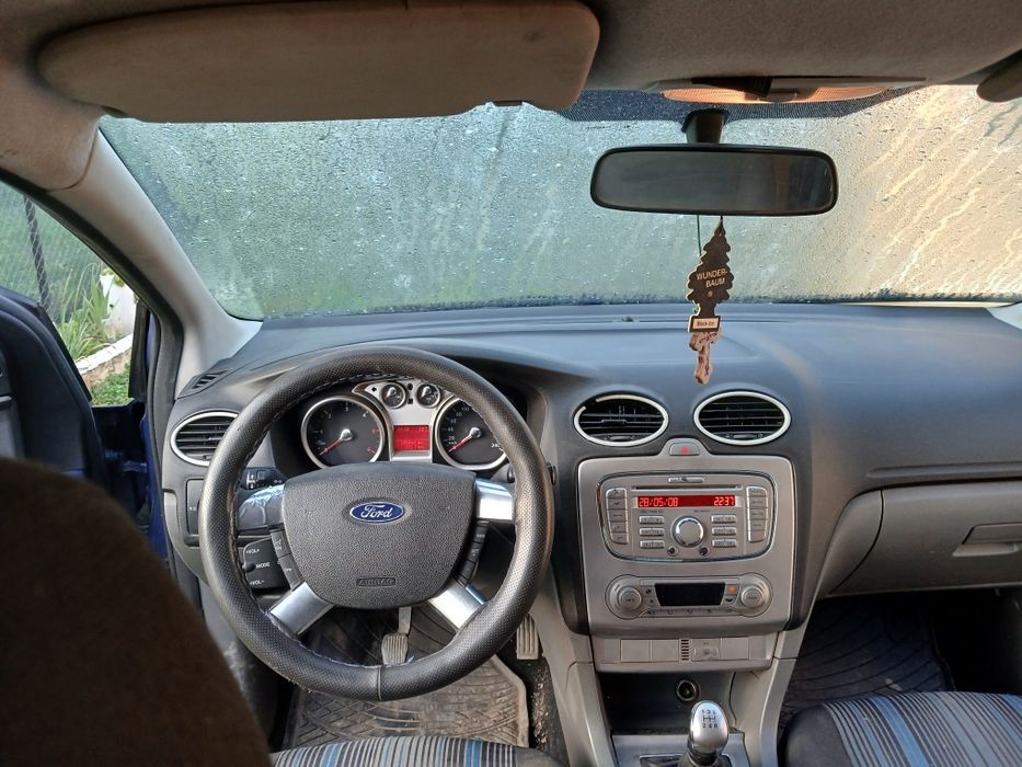 Vand Ford pentru dezmembrari